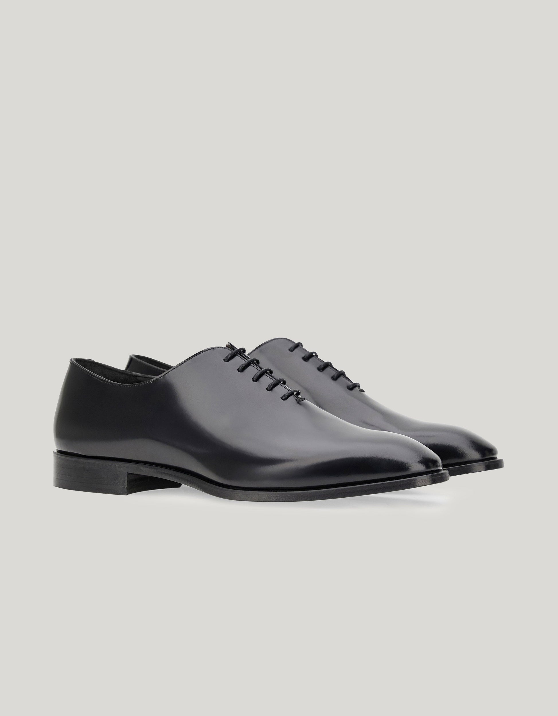 Oxford in black brushed calfskin