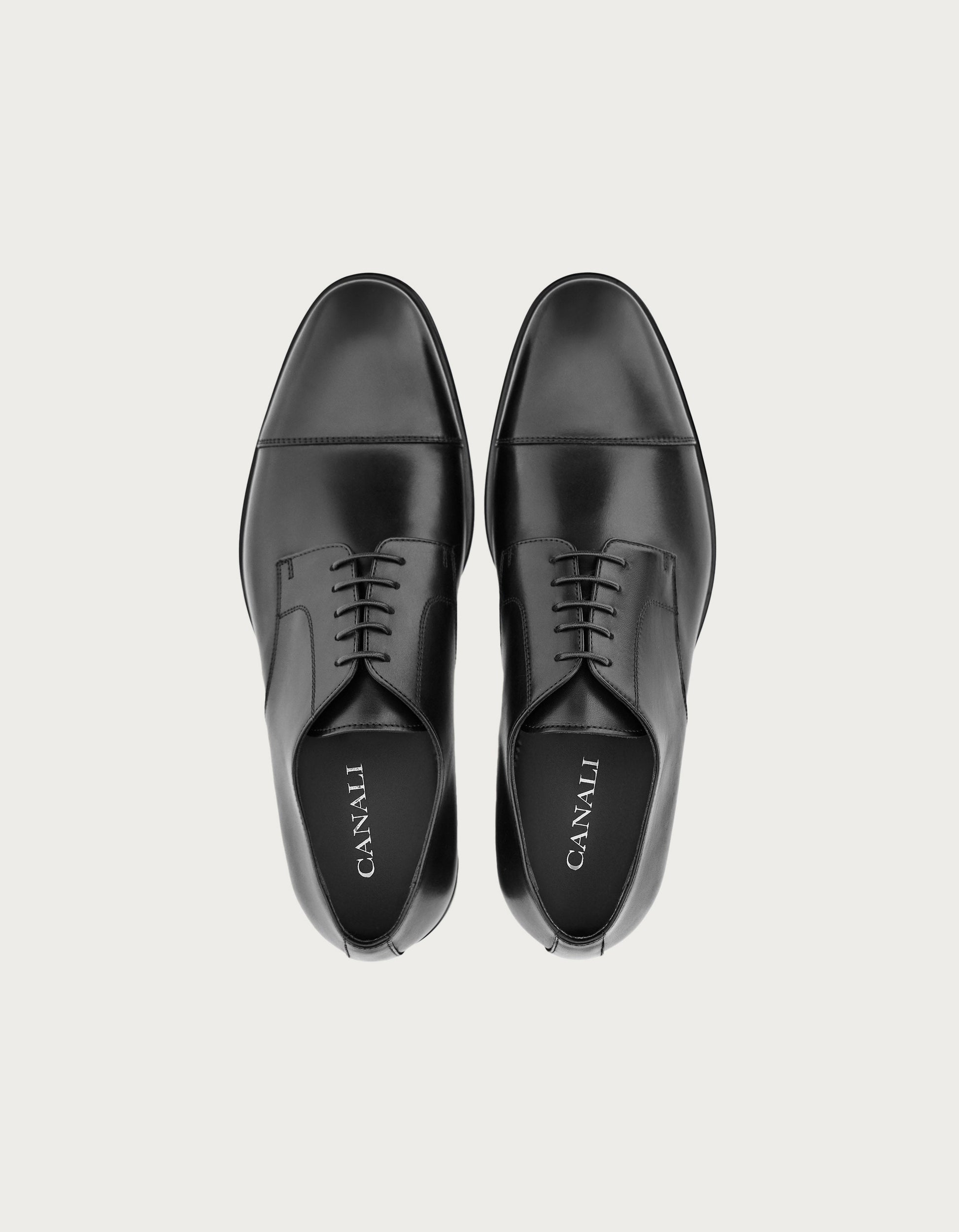 Derby in black distressed calfskin