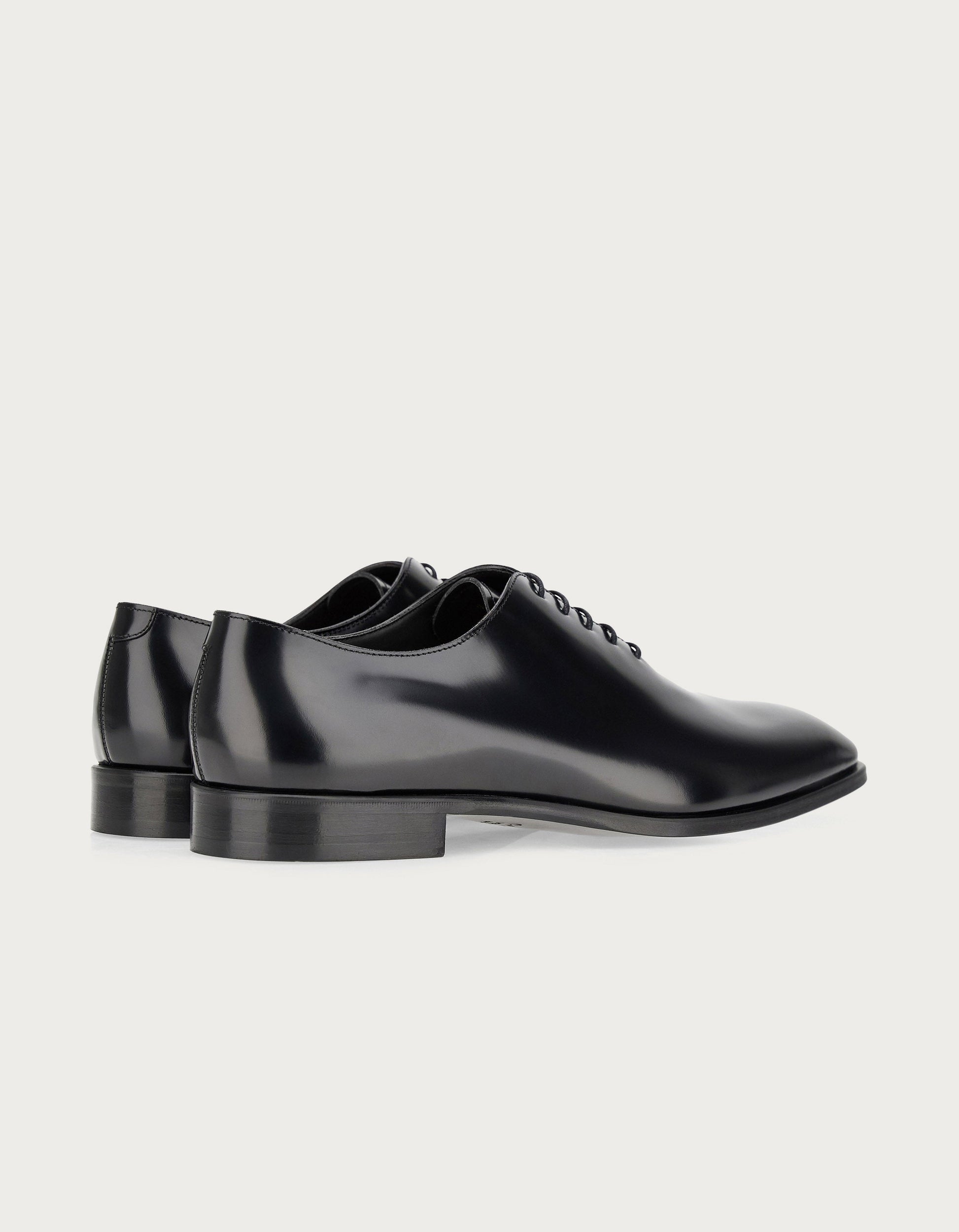 Oxford in black brushed calfskin