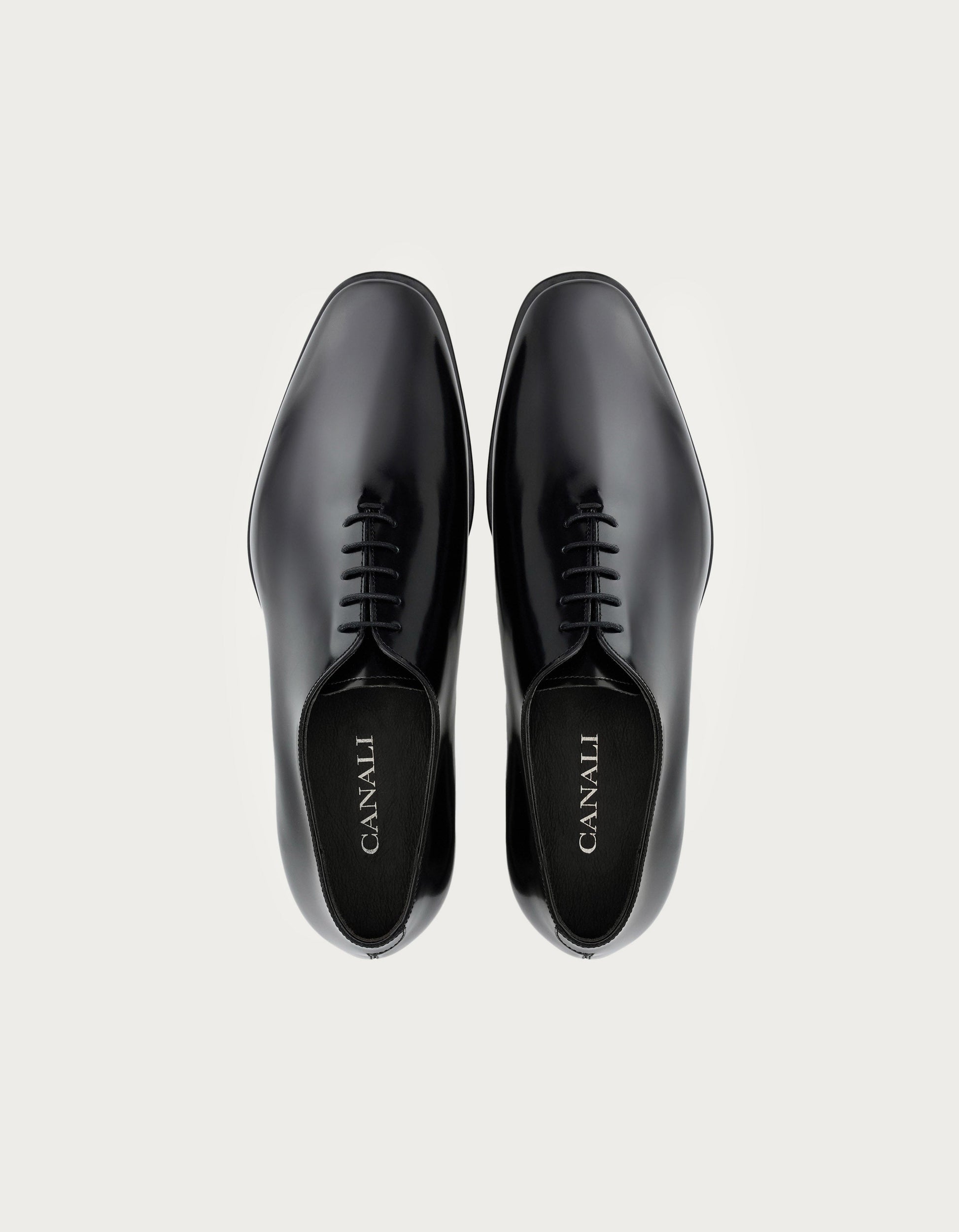 Oxford in black brushed calfskin